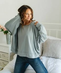 Elan women Open-Back Sweatshirt in Blue -Elan Online Shop 21e101d0e21142b5b7bdc067c8e75aca 1080x